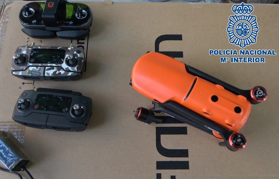 Drones con los que introducen móviles en las cárceles. 