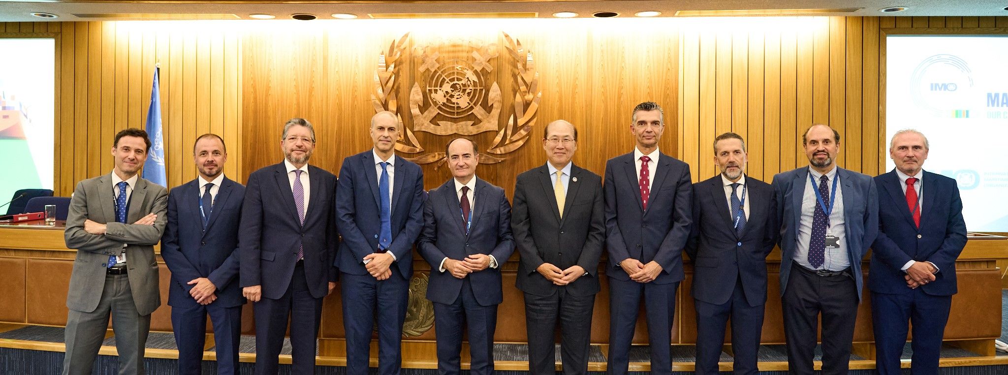 Delegación española con secretario general y presidente del Consejo de la OMI.