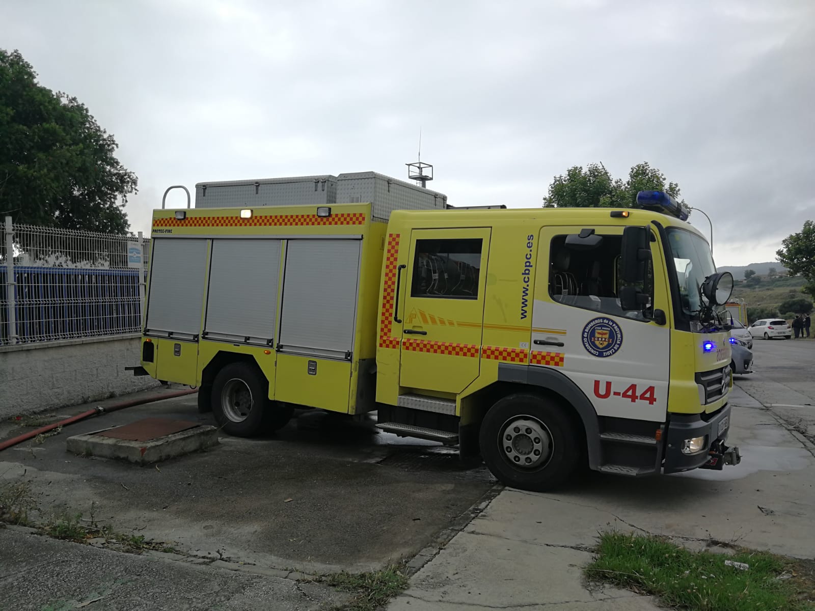 Camión de bomberos en la zona. 