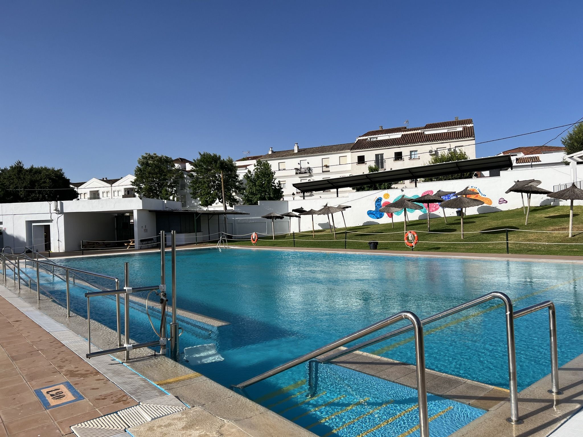 Amplían el horario de baño en las piscinas de Jimena y San Pablo