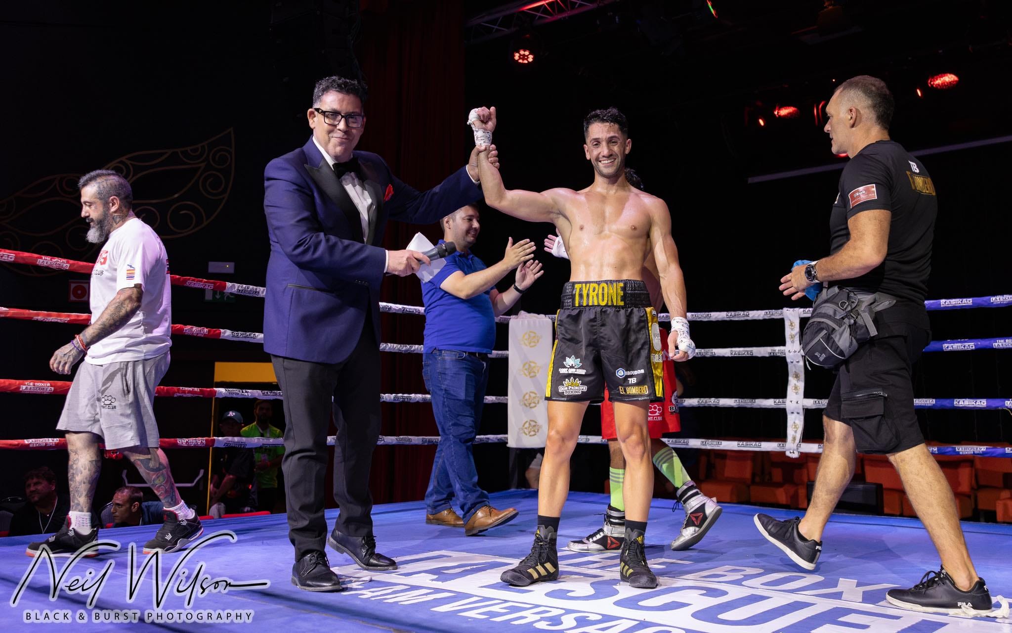 El púgil gibraltareño Tyrone 'El Bombero' Buttigieg, del Club Don Príncipe, proclamado campeón de la IV 'Fight Night'/Foto: Neil Wilson 