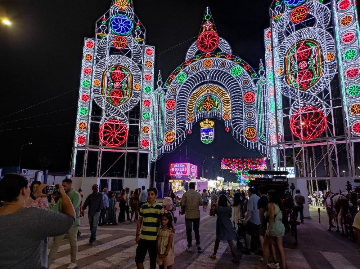 La guía definitiva para disfrutar de la Feria de La Línea. En esta imagen, la portada de la feria en 2022. 
