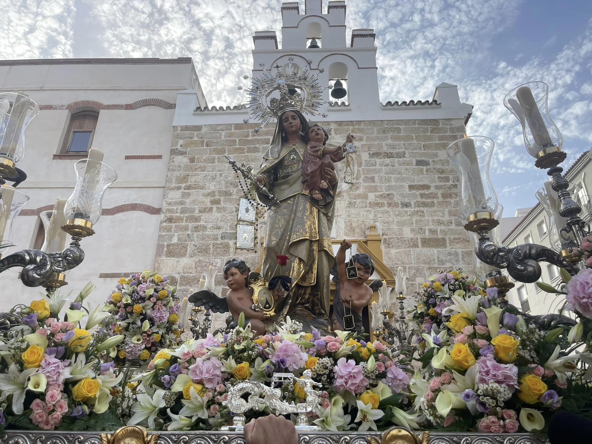 La Virgen del Carmen bendice las aguas de la Bahía de Algeciras. Foto: S.F. / 8Directo