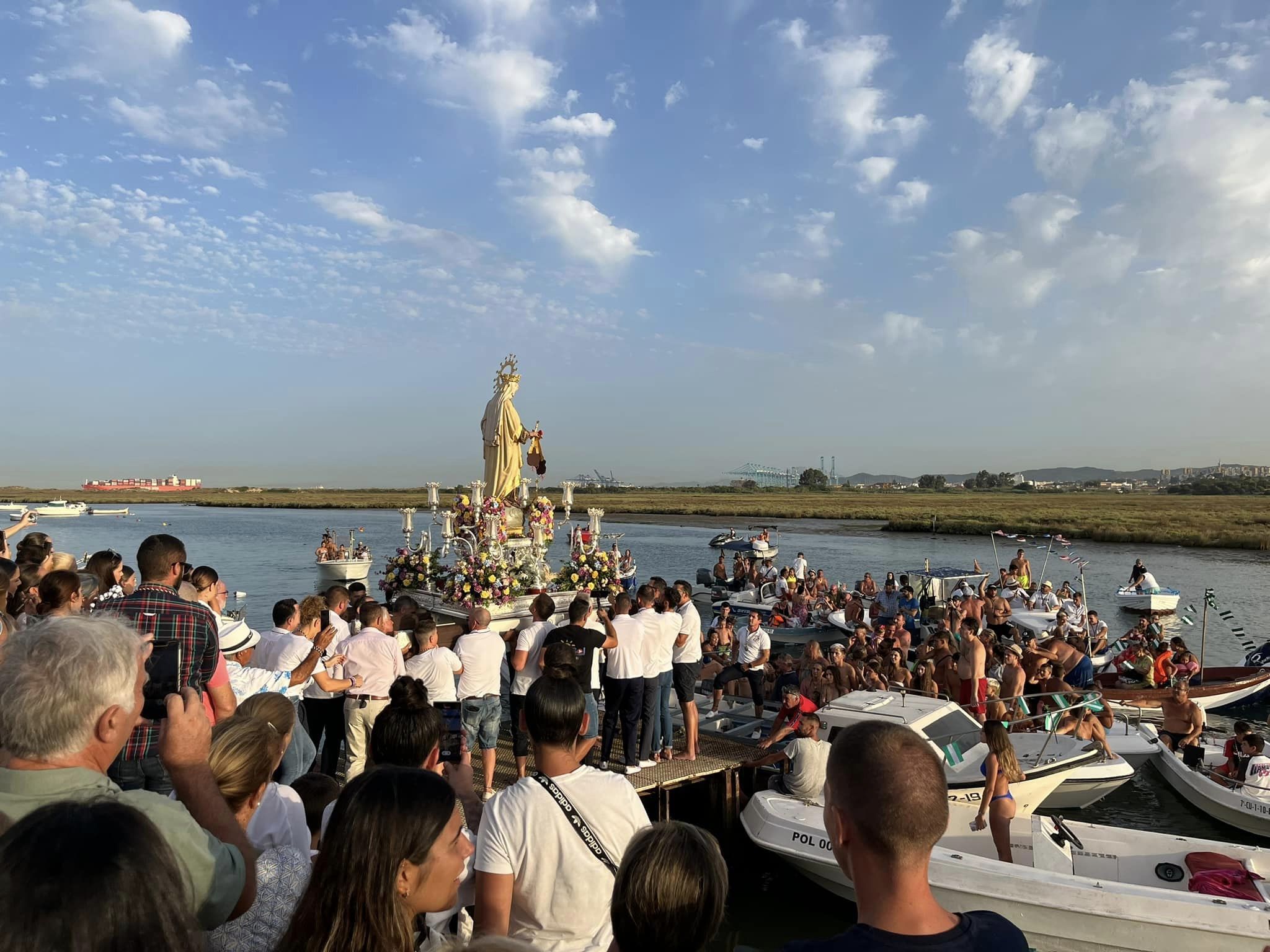 Palmones se rinde ante su patrona, la Virgen del Carmen. Foto: F.M. / 8Directo