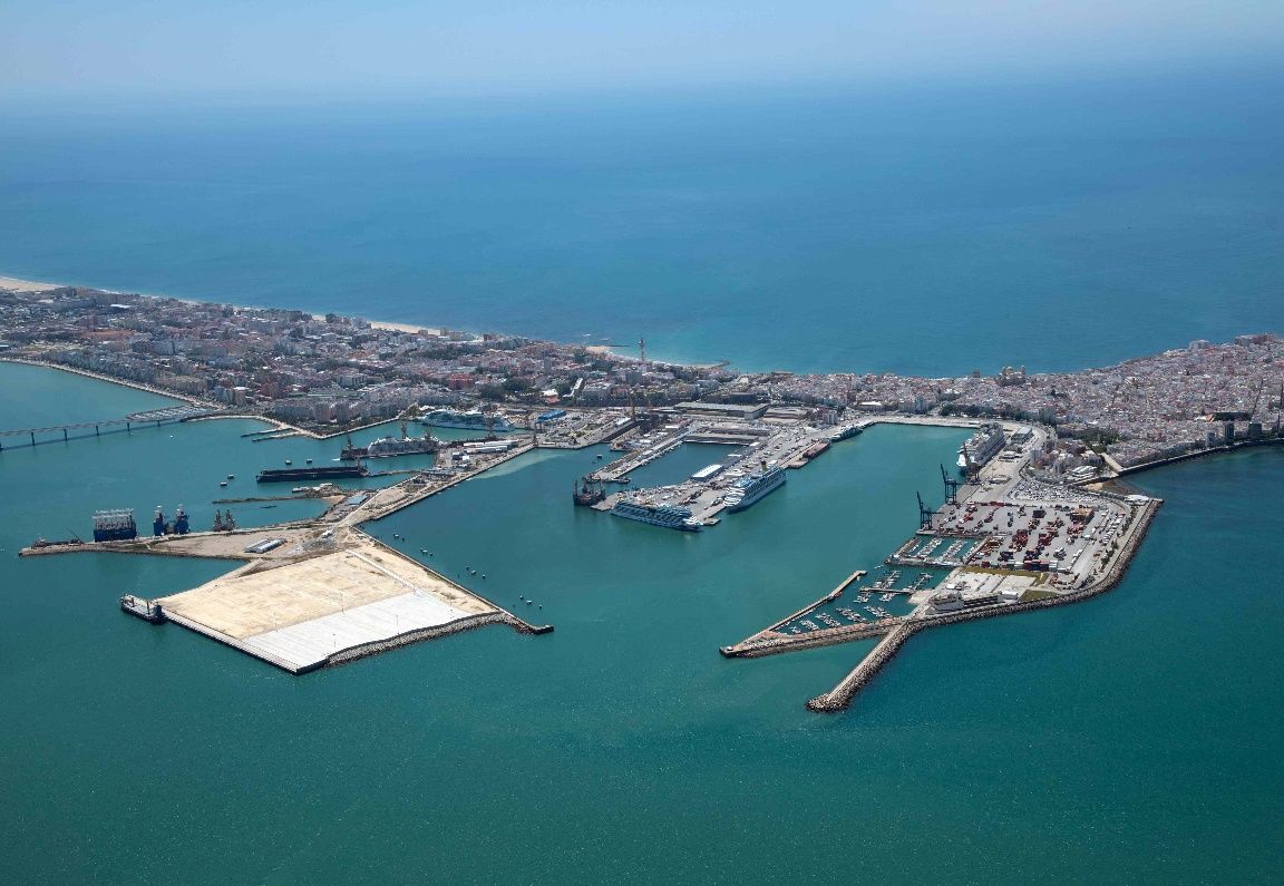 El Gobierno licita una nueva fase de la terminal de contenedores del Puerto de Cádiz y un túnel por 80 millones 