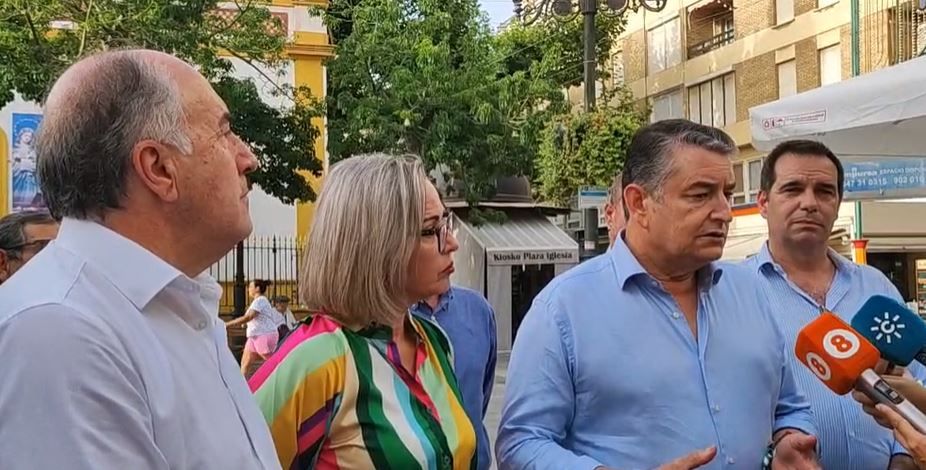 El vicesecretario de Coordinación Institucional del PP de Andalucía, Antonio Sanz, en la Plaza de la Iglesia. Imagen de archivo. El PP critica que el Gobierno "excluya" a la Junta y a municipios de la negociación sobre Gibraltar