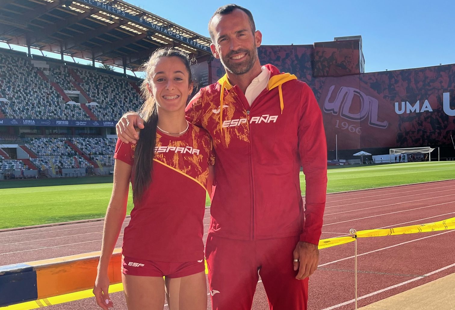 Marina Delgado y Ángel Sáez, con España en el Estadio 'Dr. Magalhães Pessoa' de Leiria, en Portugal