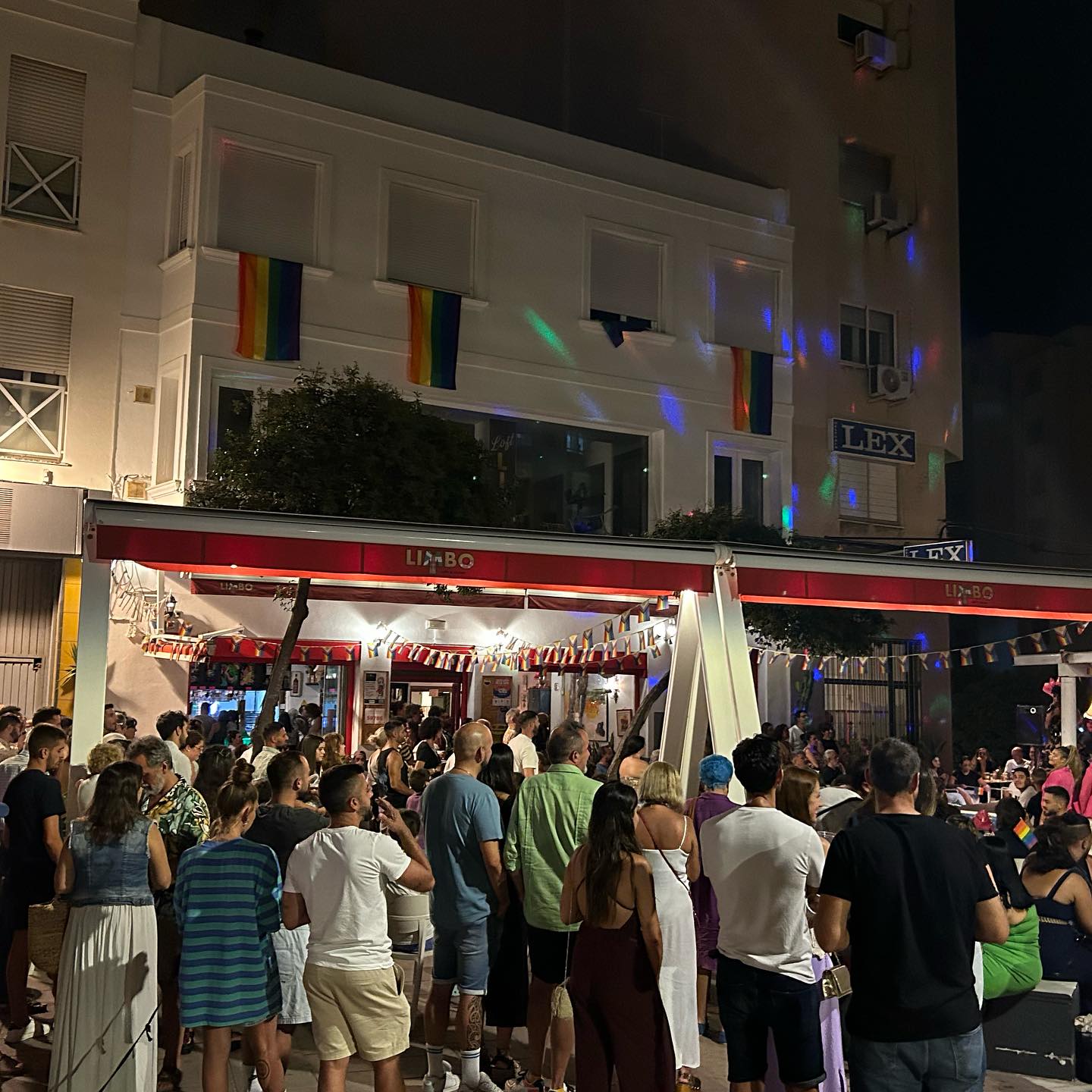 Un momento de la actuación en El Limbo. Foto: Roja Directa.