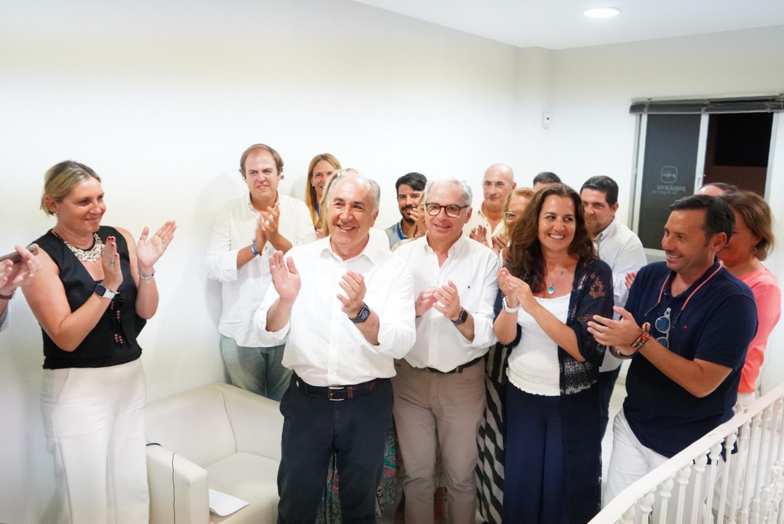 Landaluce celebra los resultados, anoche en la sede del PP de Algeciras.