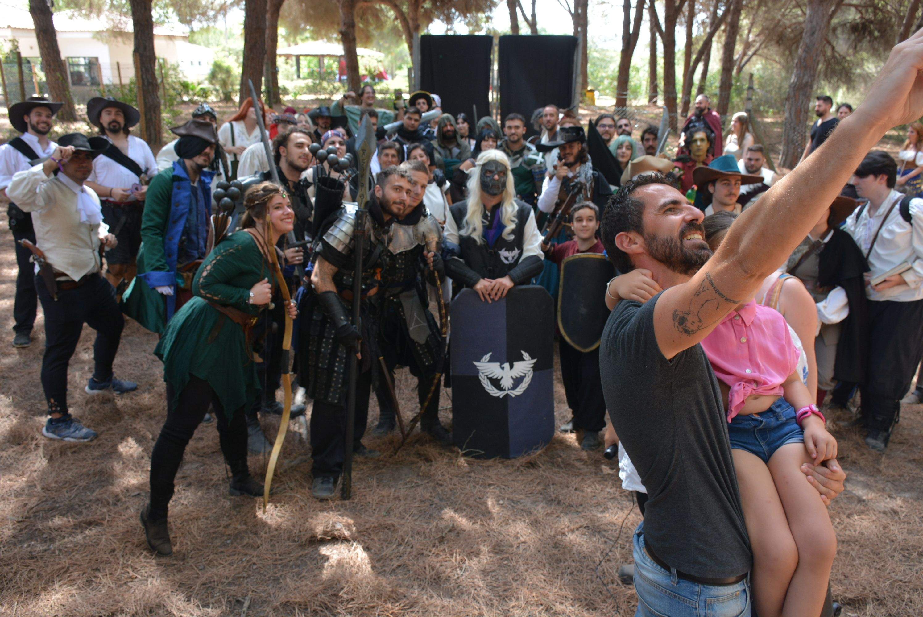 Unas 250 personas participan en un juego de rol en vivo en el Pinar del Rey.