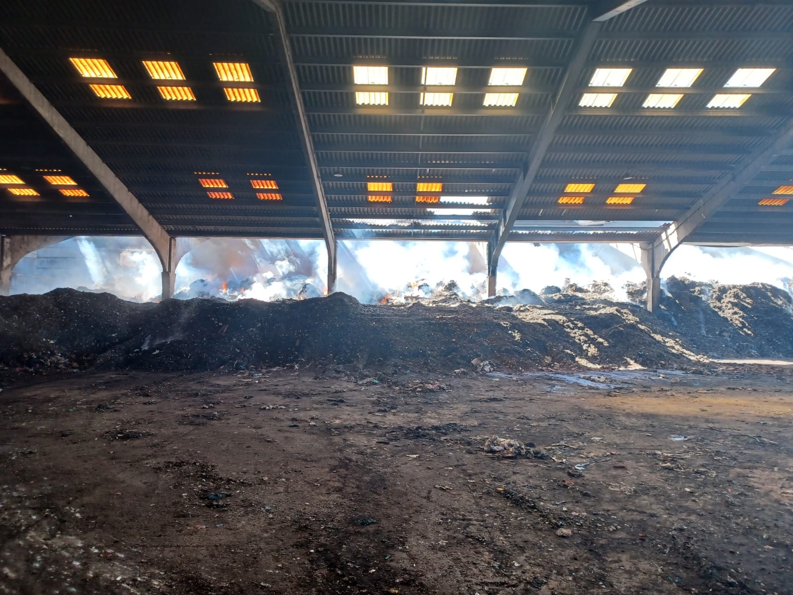 Controlada una combustión interna en el vertedero de Los Barrios.