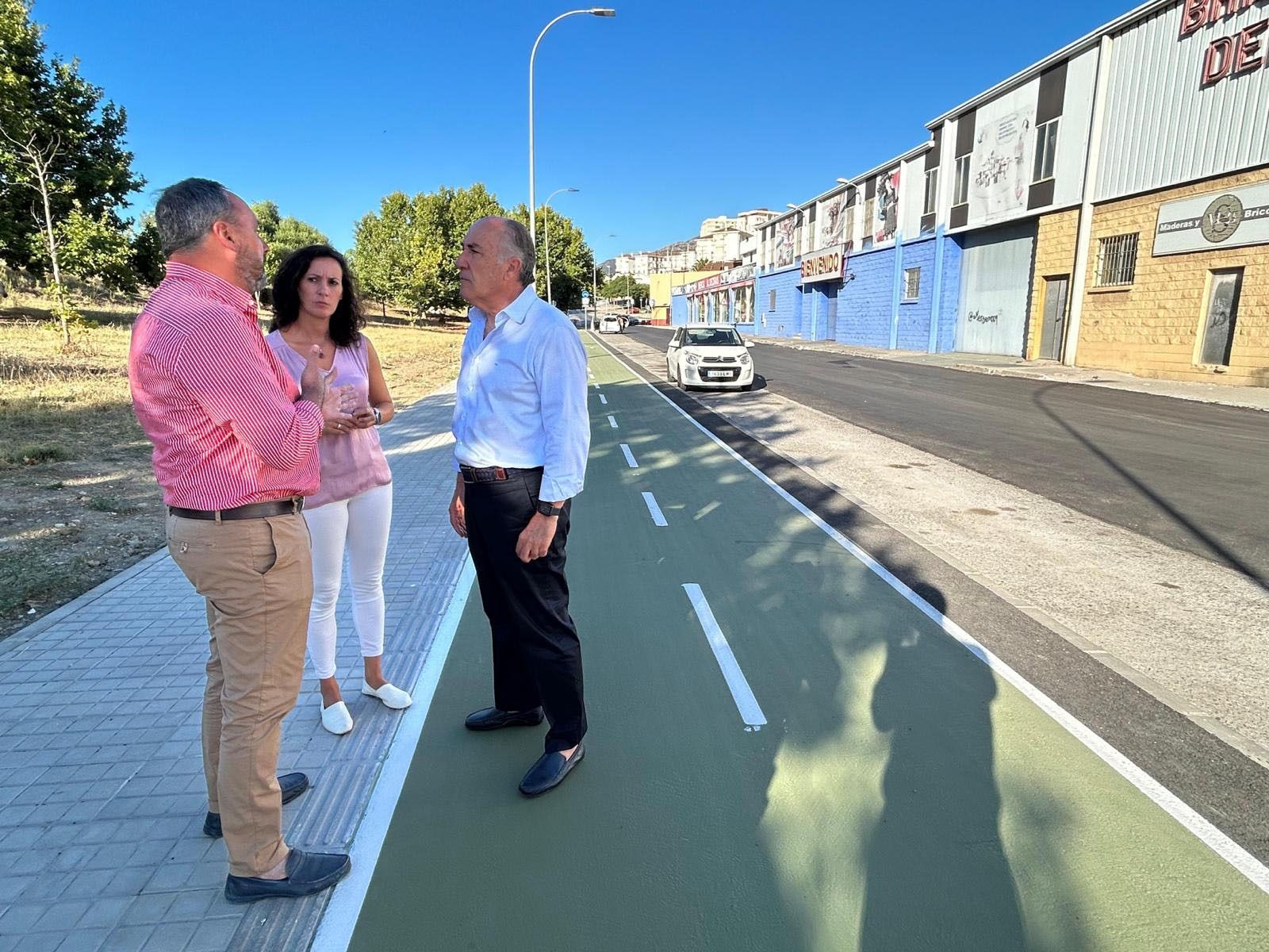El nuevo carril bici de la avenida Paco de Lucía conectará El Saladillo y San García.