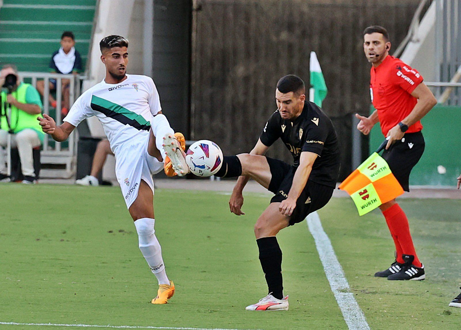 Iván Ania debuta en 'El Arcángel' cayendo en los penaltis frente al Cádiz CF (1-1)