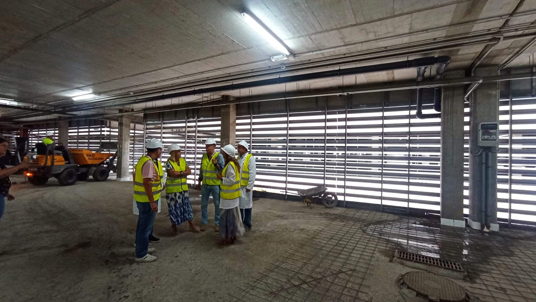 El Hospital de La Línea acondiciona su aparcamiento subterráneo que contará con 134 plazas más.