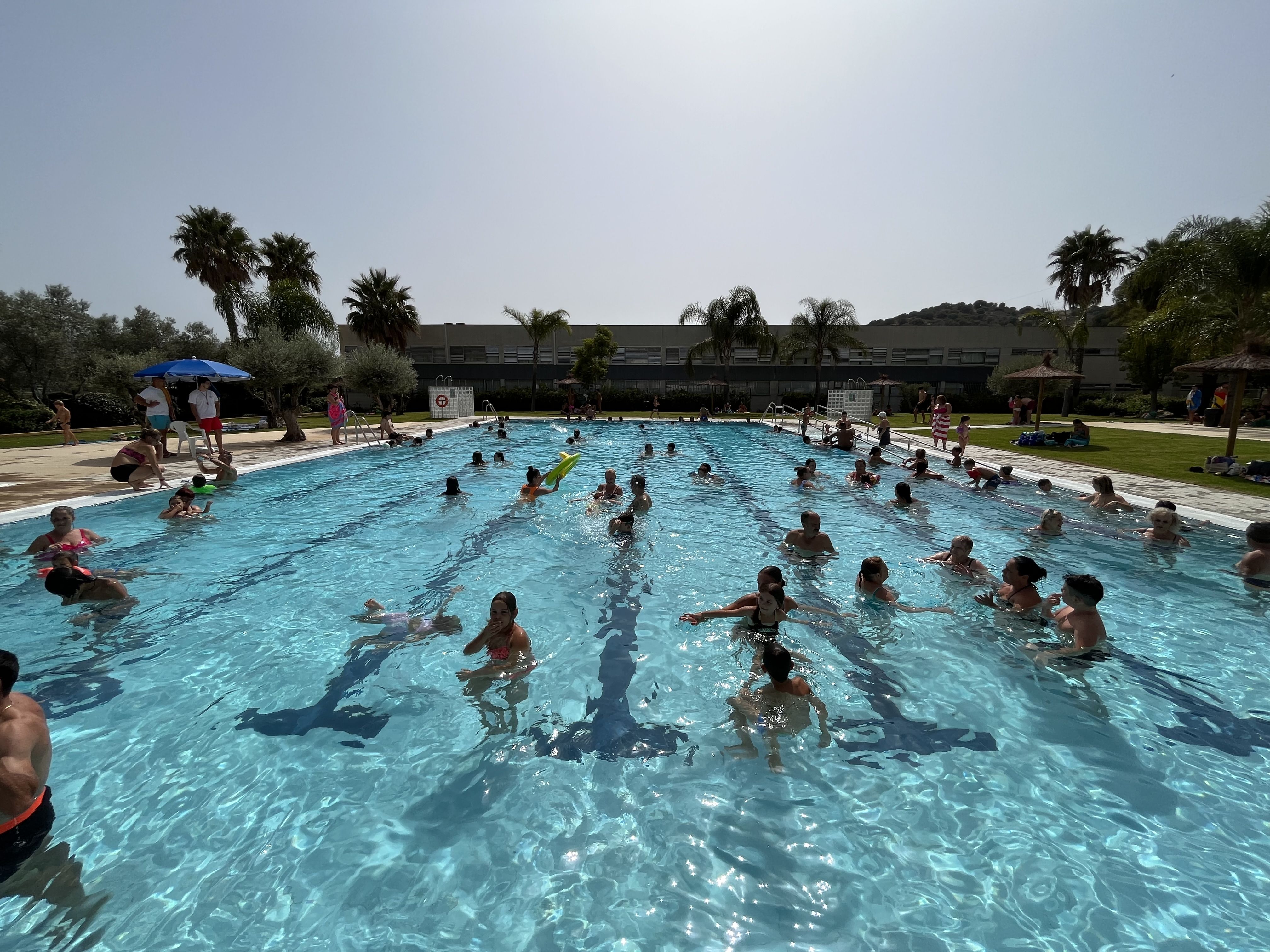 El primer día de la piscina de Tesorillo, en imágenes 