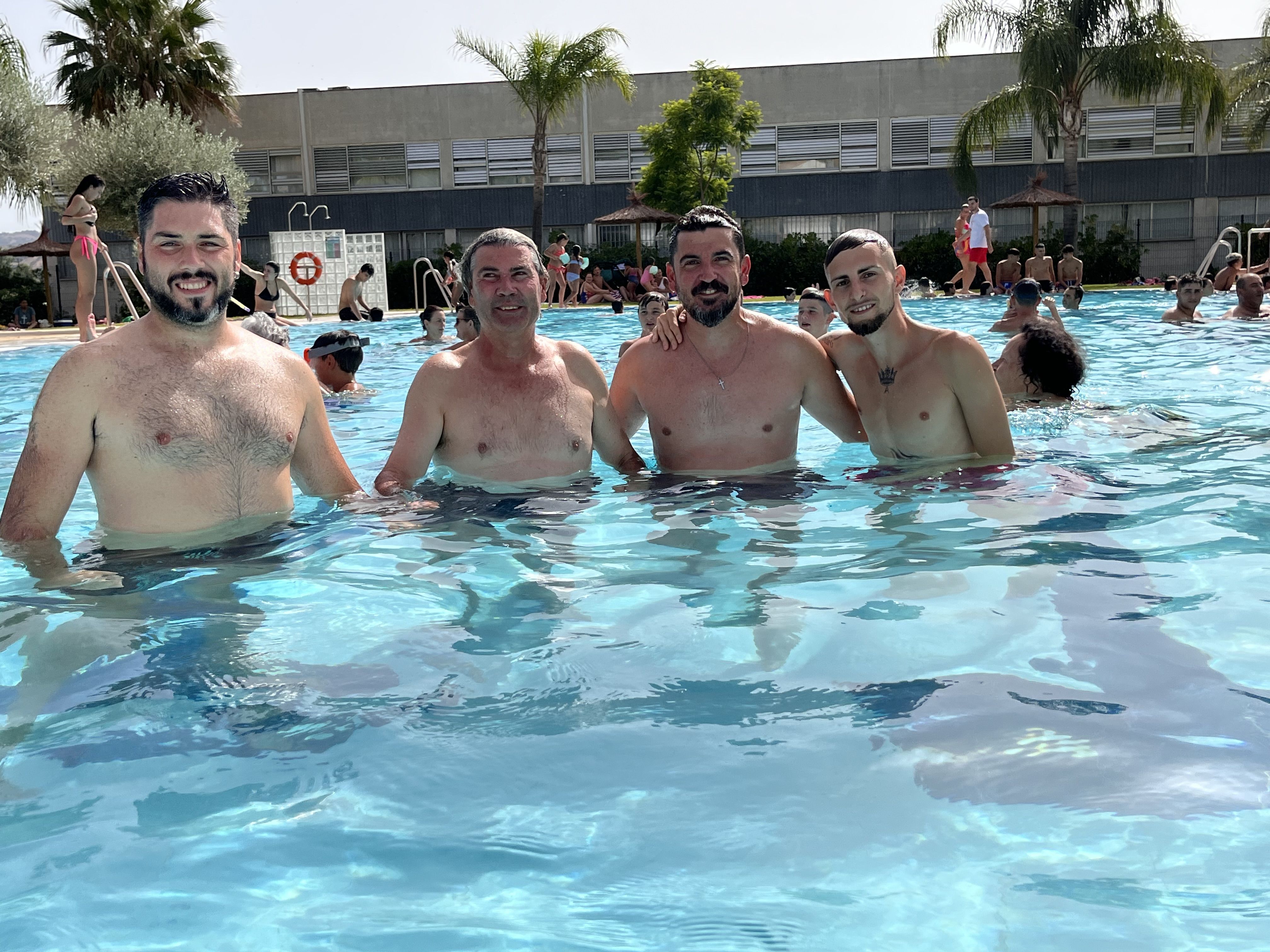 El primer día de la piscina de Tesorillo, en imágenes 