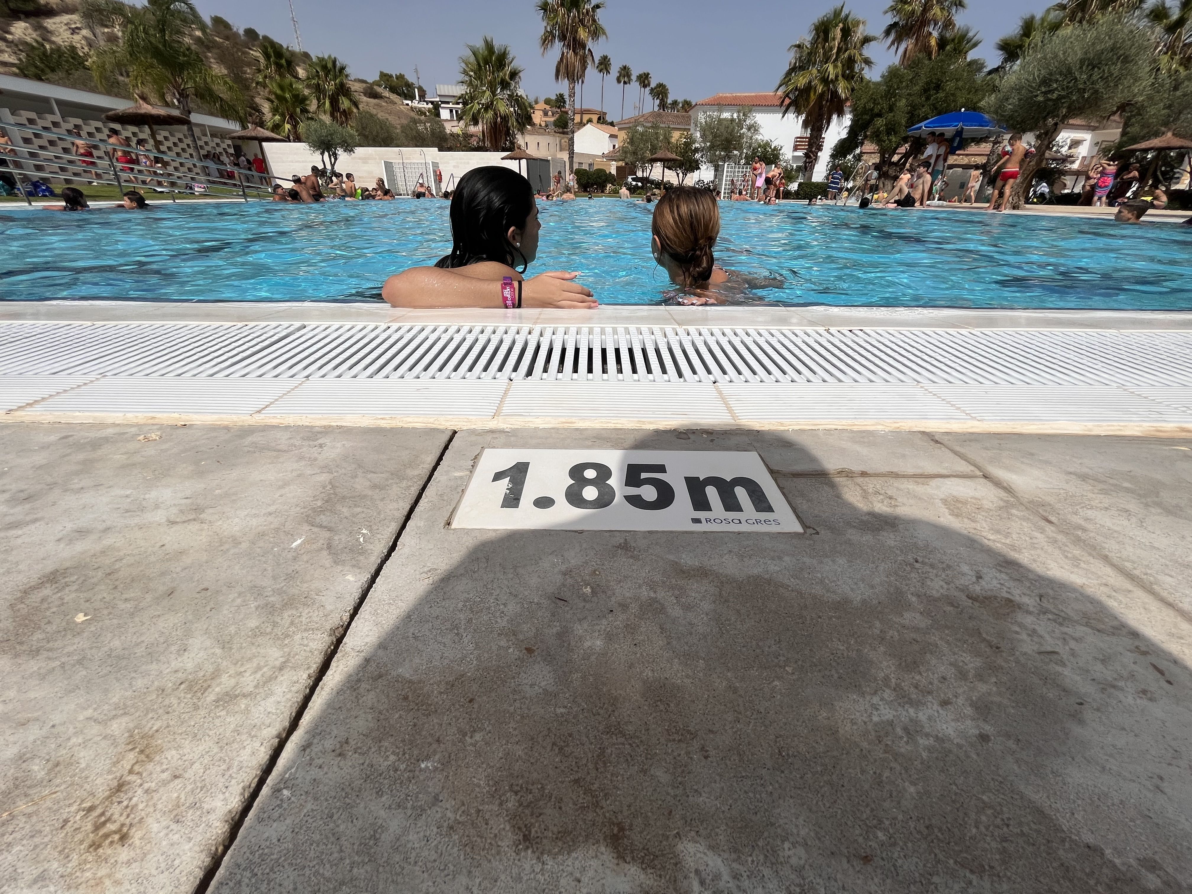 El primer día de la piscina de Tesorillo, en imágenes 