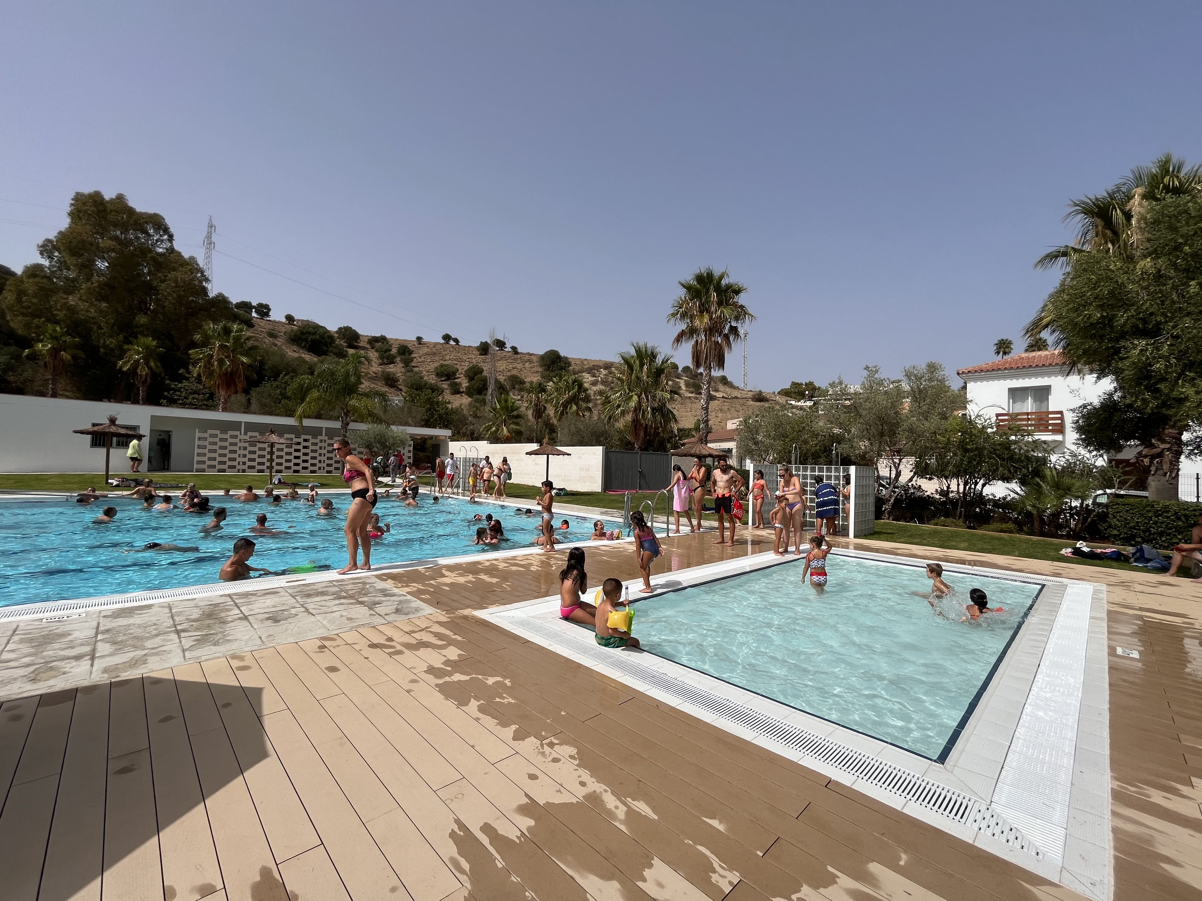 El primer día de la piscina de Tesorillo, en imágenes 