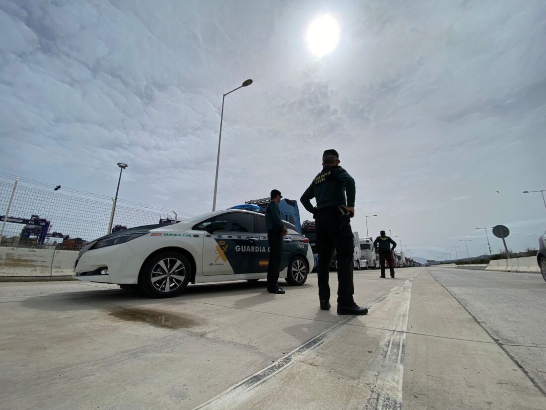 Agentes de la Guardia Civil en el Puerto de Algeciras. Foto: Jesús Asencio. Imagen de archivo.