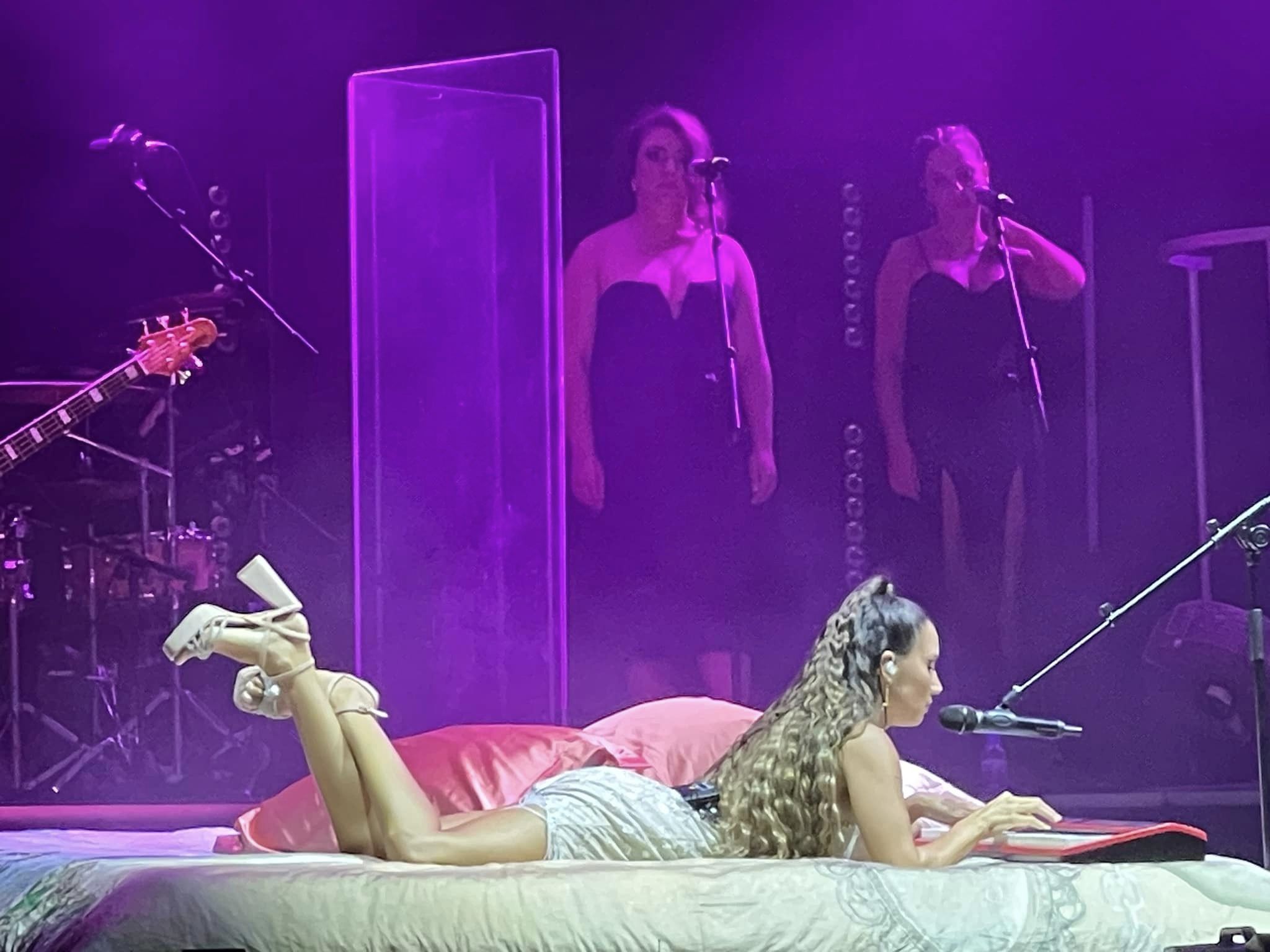 India Martínez se entrega en su concierto en Algeciras.