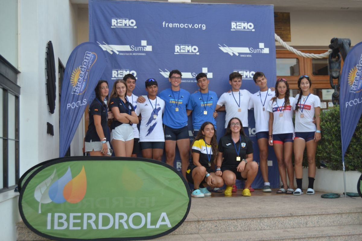  José Luis Alarcón Atehortua y Arturo Cornejo Álvarez, medallas de oro para el Club Marítimo Linense en doble scull juvenil masculino en Santa Pola