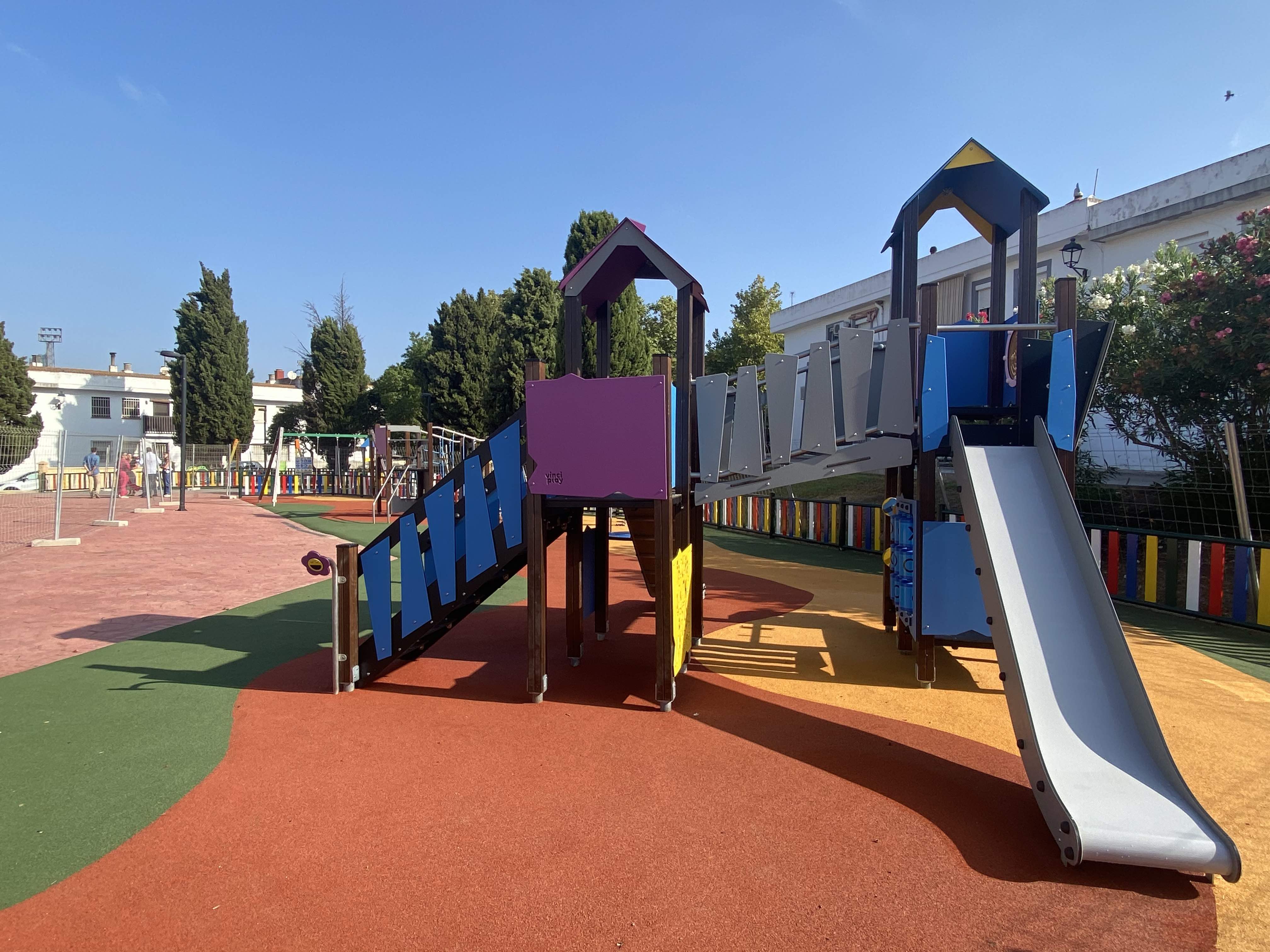 Los parques de la Plaza Mariquiqui y Maestro Quico, en la fase final de su remodelación.