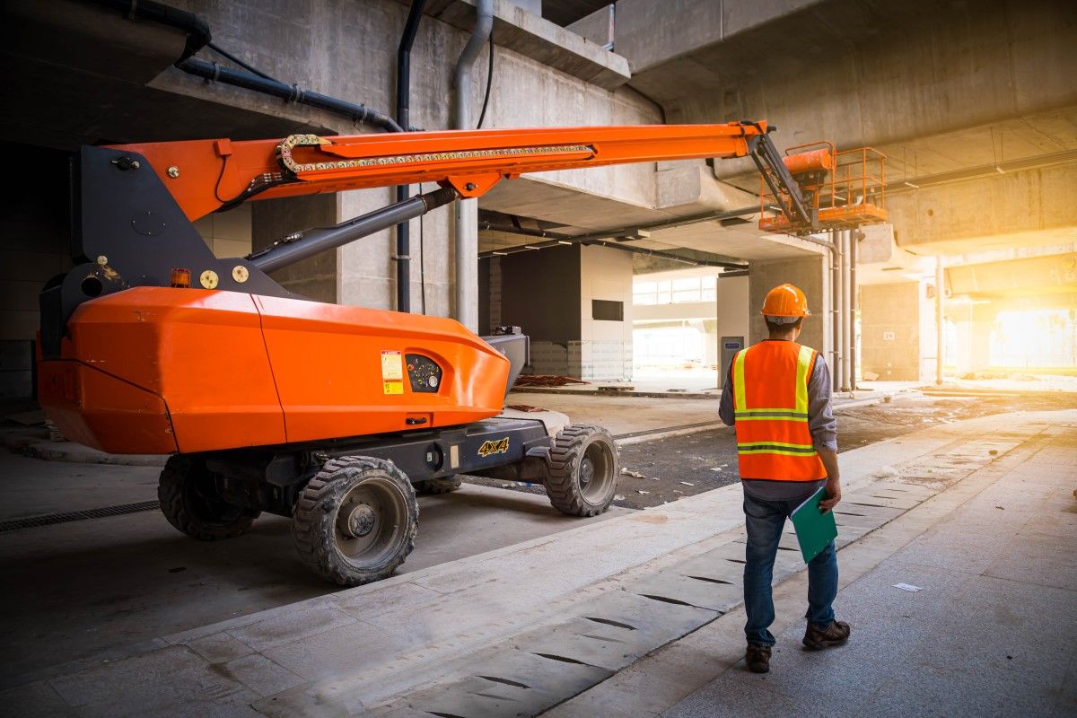 El alquiler de plataformas elevadoras impulsa la eficiencia de la construcción en Cádiz