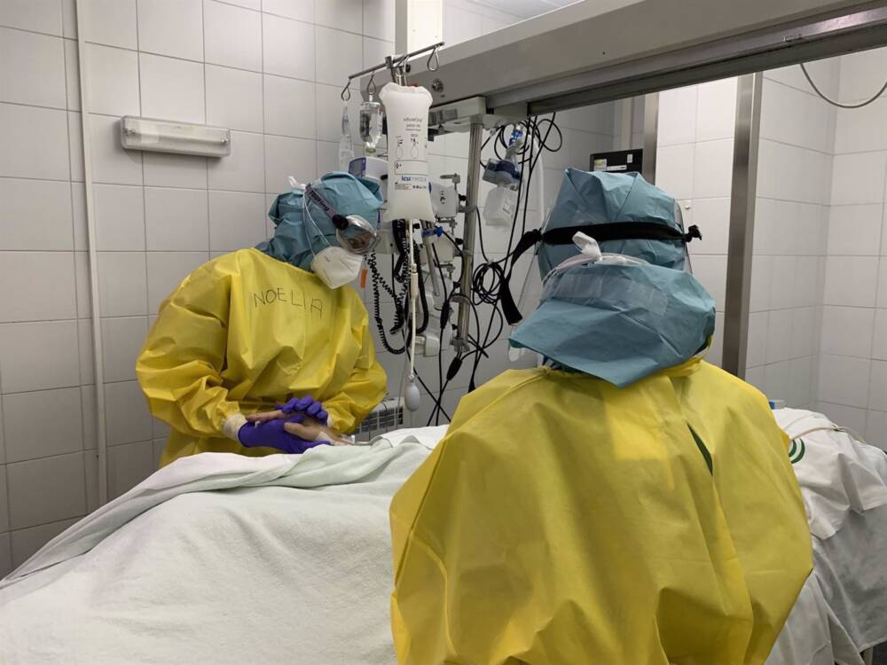 Málaga.- Cvirus.- Leve aumento de hospitalizaciones en Málaga en una jornada con menos contagios y un fallecido