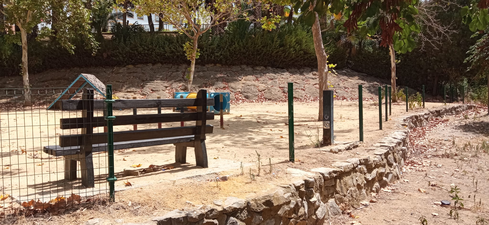 Denuncian el robo de la valla perimetral del parque canino de El Toril de San Roque. Foto: C.G.M.O