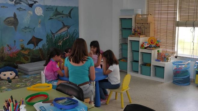 Ludoteca infantil puesta en marcha por la Asociación Victoria Kent durante las formaciones. Ludoteca infantil puesta en marcha por la Asociación Victoria Kent durante las formaciones.