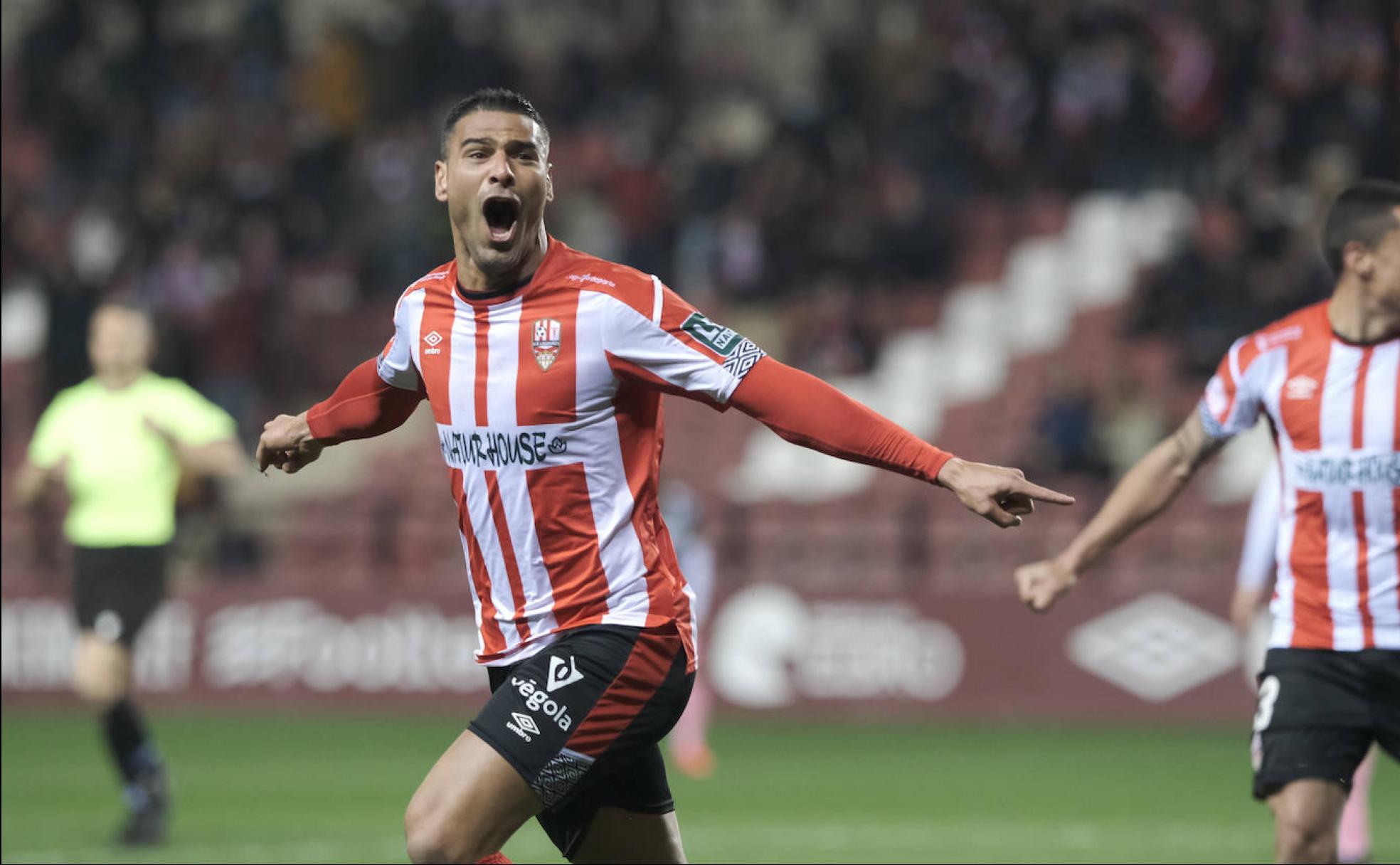 Aridane Santana celebra un gol con la UD Logroñés... de Baldomero Hermoso 'Mere'