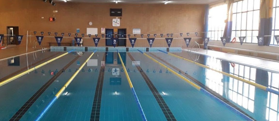 La piscina municipal del pabellón 'Ciudad de Algeciras-Doctor Juan Carlos Mateo' reabre sus puertas.