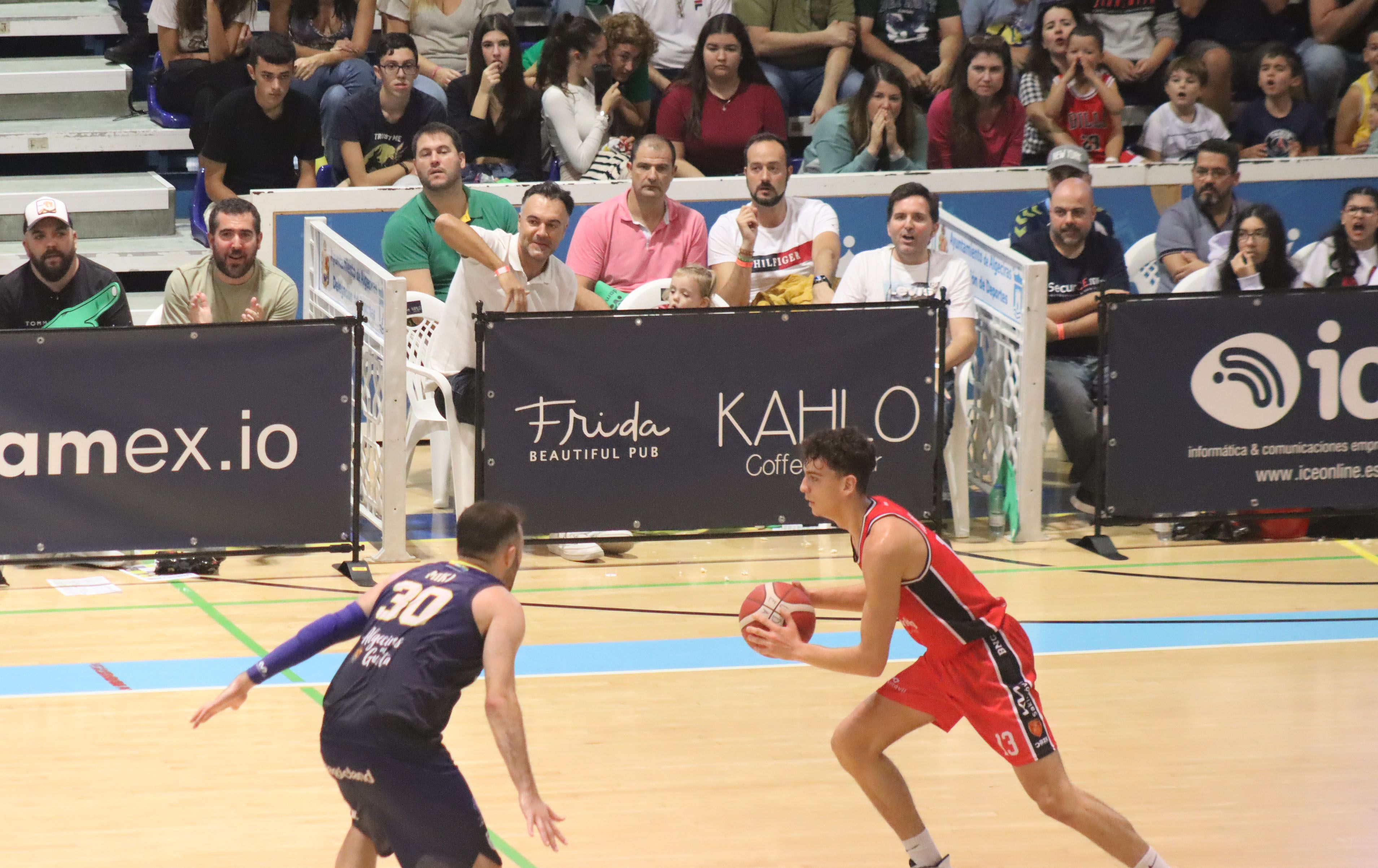 UDEA Algeciras pone a la venta sus abonos 'Vips' para la nueva temporada en la LEB Plata/Foto: Axel S.C.