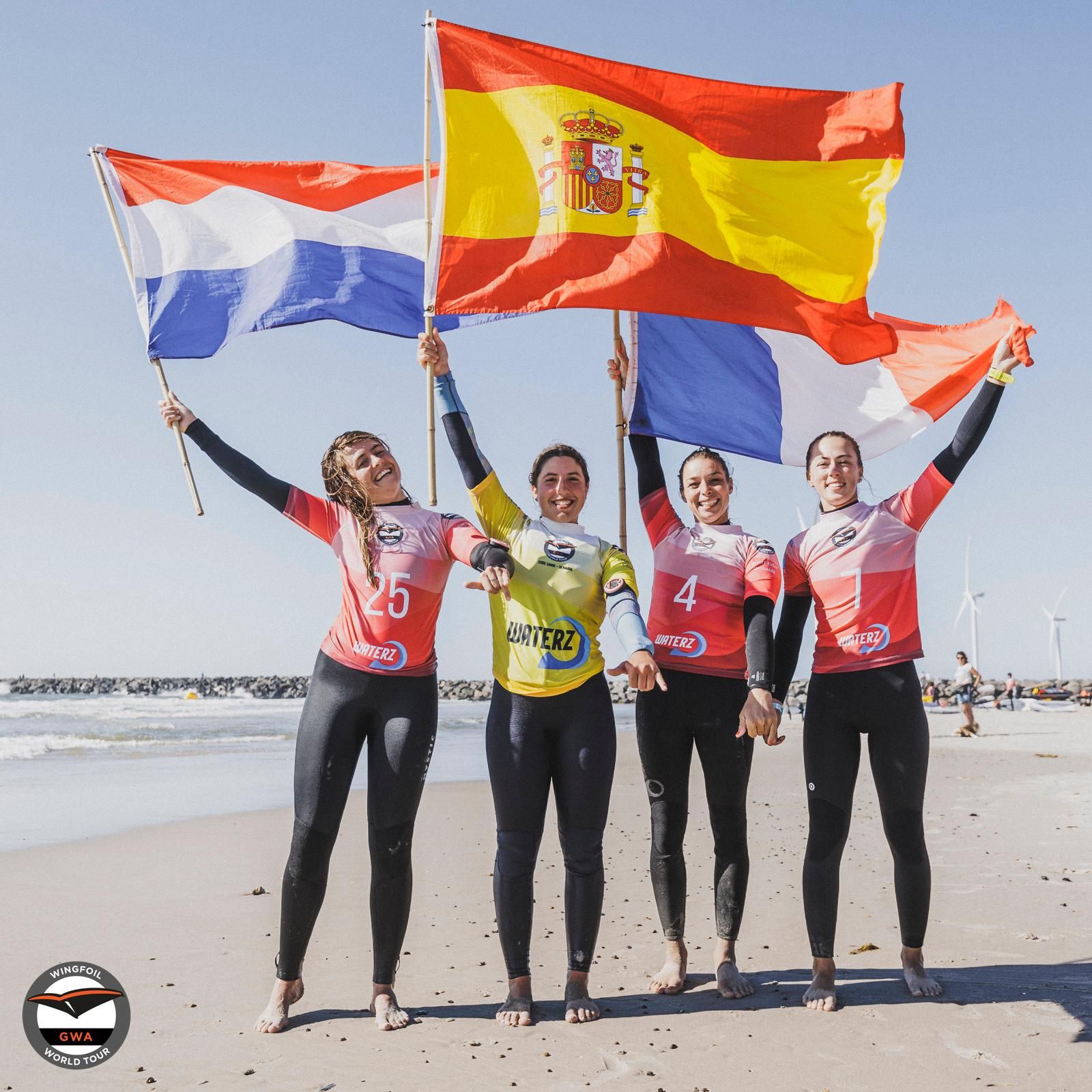 La joven tarifeña Nía Suardíaz, de amarillo, nueva campeona del Mundo de Surf-freestyle La joven tarifeña Nía Suardíaz, de amarillo, nueva campeona del Mundo de Surf-freestyle