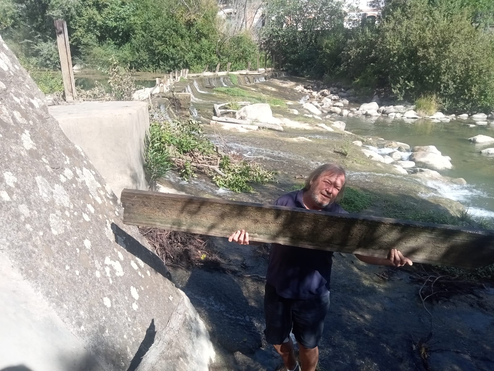 Verdemar pide que se investigue a la comunidad de regantes de San Pablo por la falta de caudal del río Guadiaro. Foto: Antonio Muñoz en la presa  'El Corchado'.