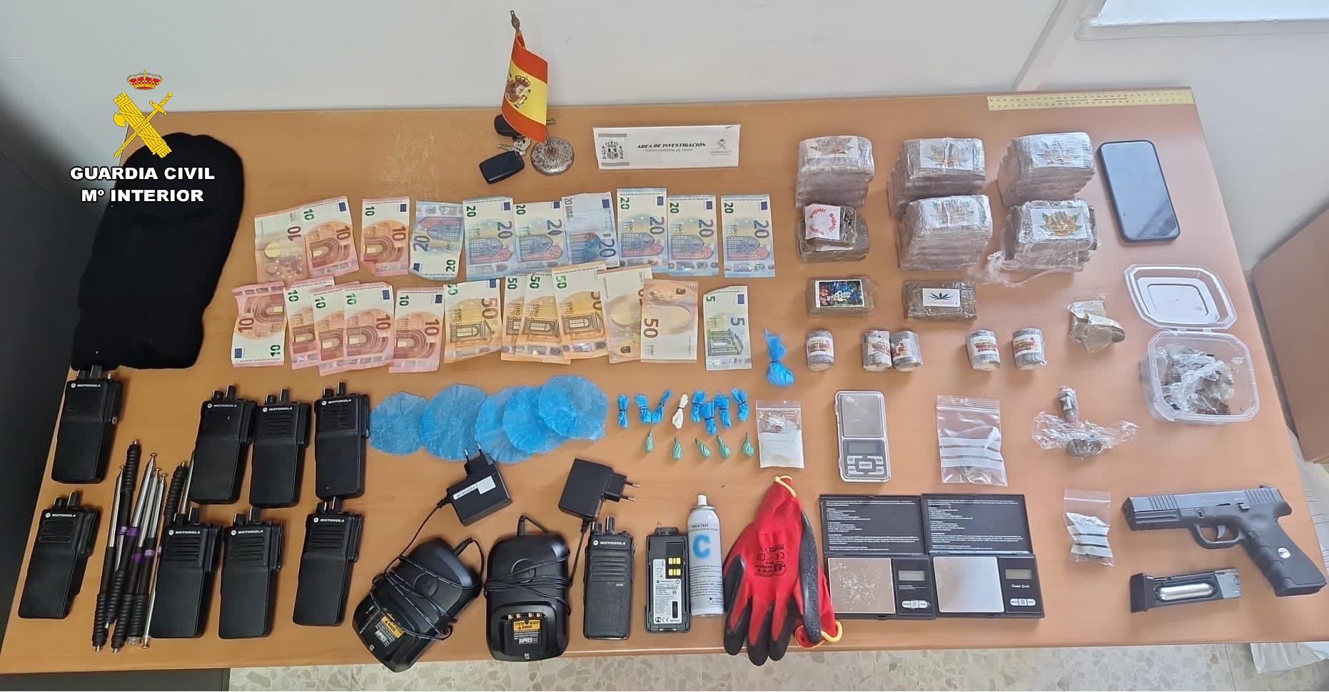 La Guardia Civil desarticula un punto de venta de drogas  24 horas en Tarifa