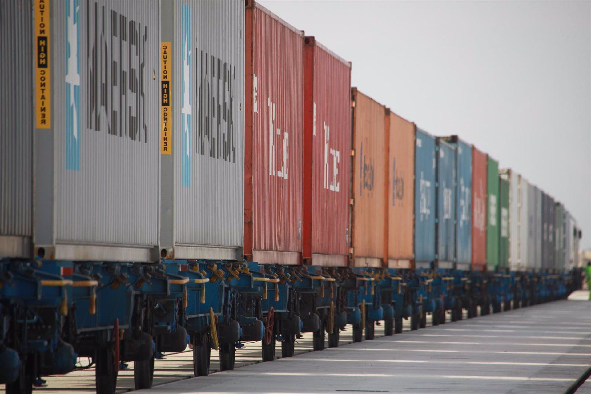 El Puerto de Algeciras recupera su tráfico ferroviario de mercancías al adelantarse la apertura de la vía. Foto: Tren en el puerto de Algeciras. - APBA - Archivo.
