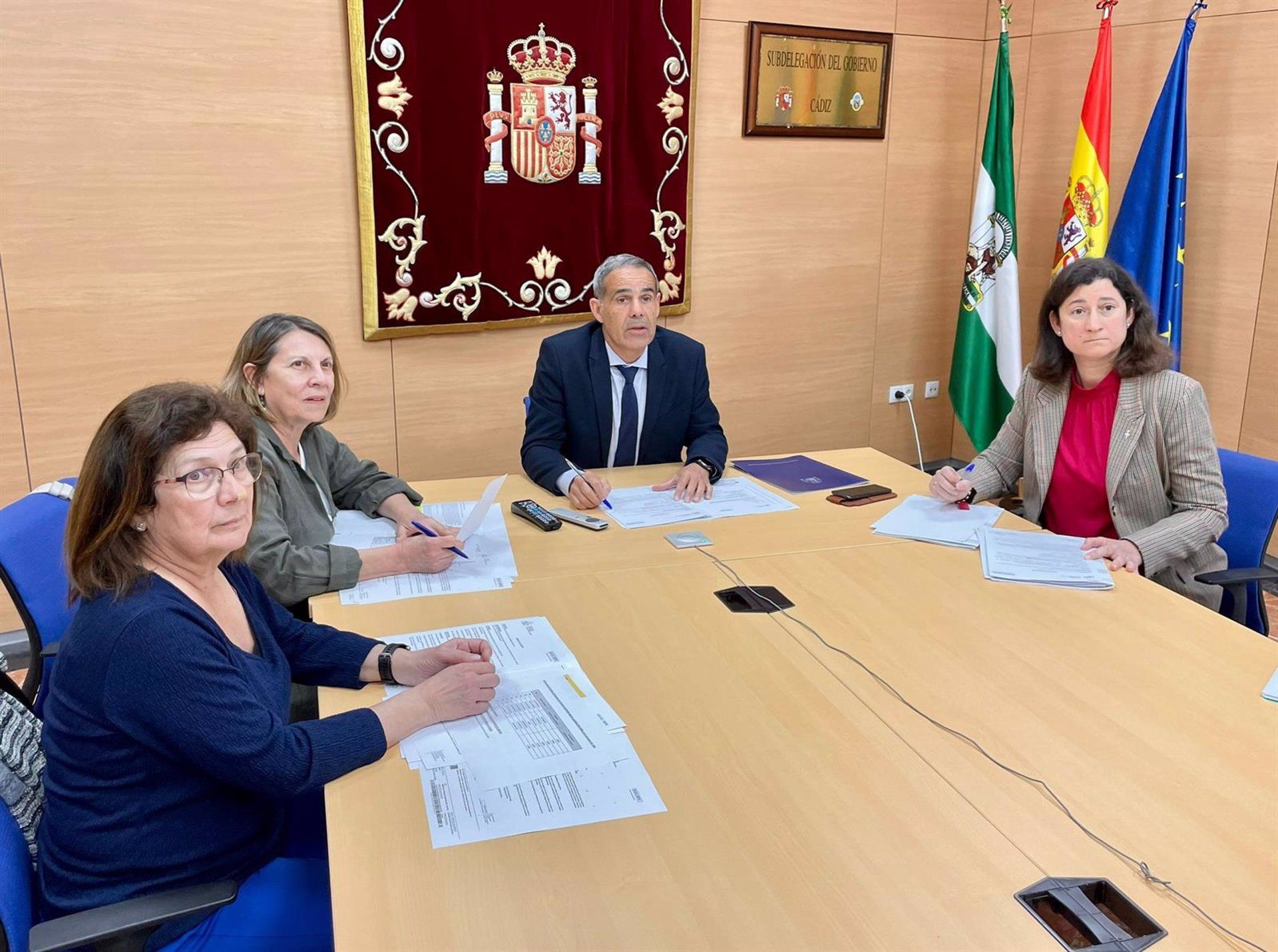 Los fondos PFEA del Gobierno generarán cerca de 400 empleos en seis municipios de la comarca. Foto: El subdelegado del Gobierno en Cádiz en la comisión del PFEA en una foto de archivo - SUBDELEGACIÓN DEL GOBIERNO - Archivo.