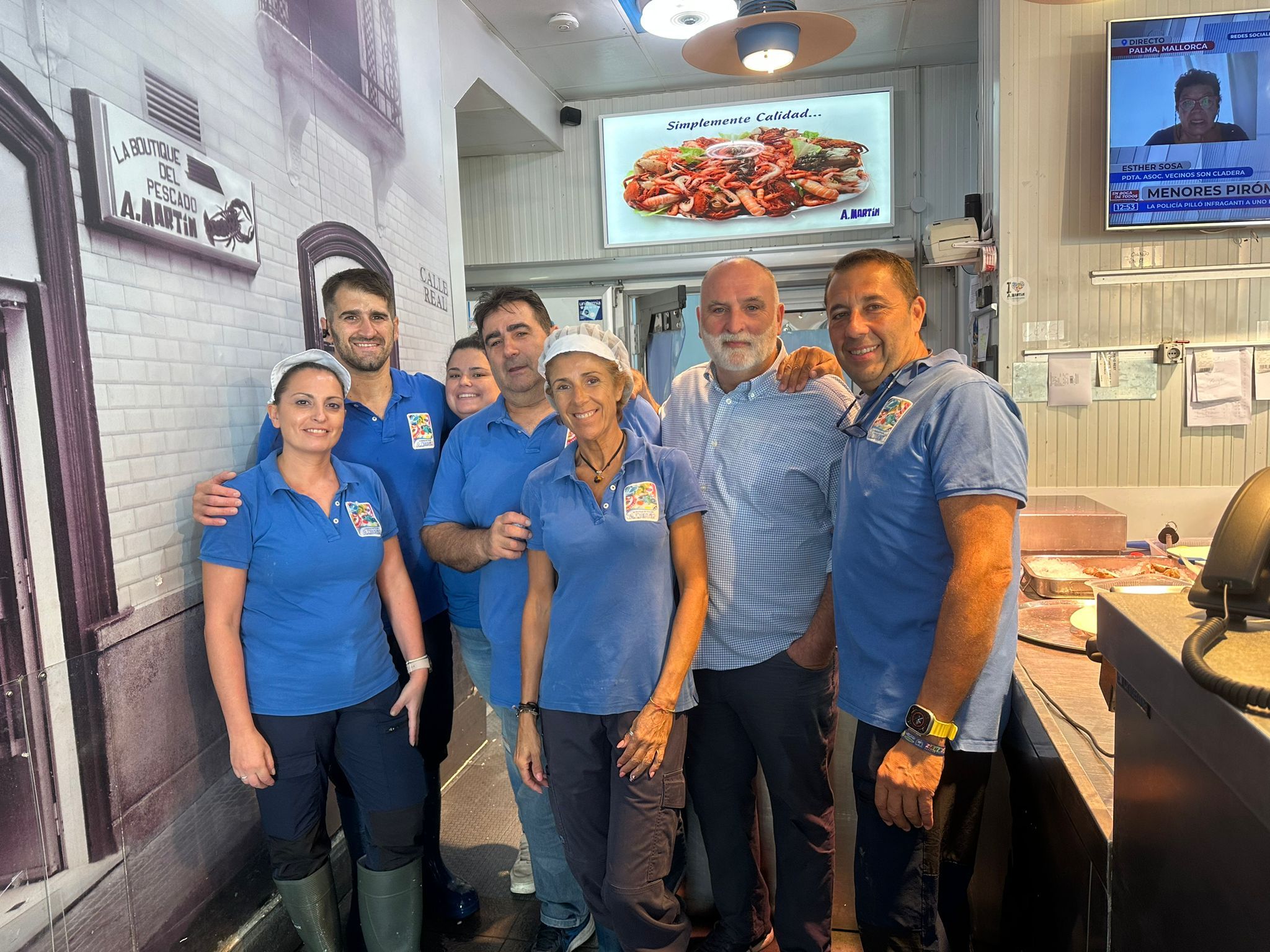 El chef Jose Andrés se empapa de Algeciras y su gastronomía para su próximo libro 
