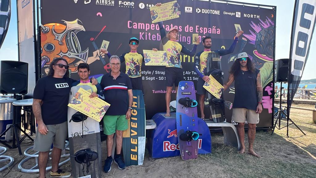 El tarifeño Liam Whaley, campeón de España, lidera en casa los cinco podios comarcales en la Spain Kiteboarding League