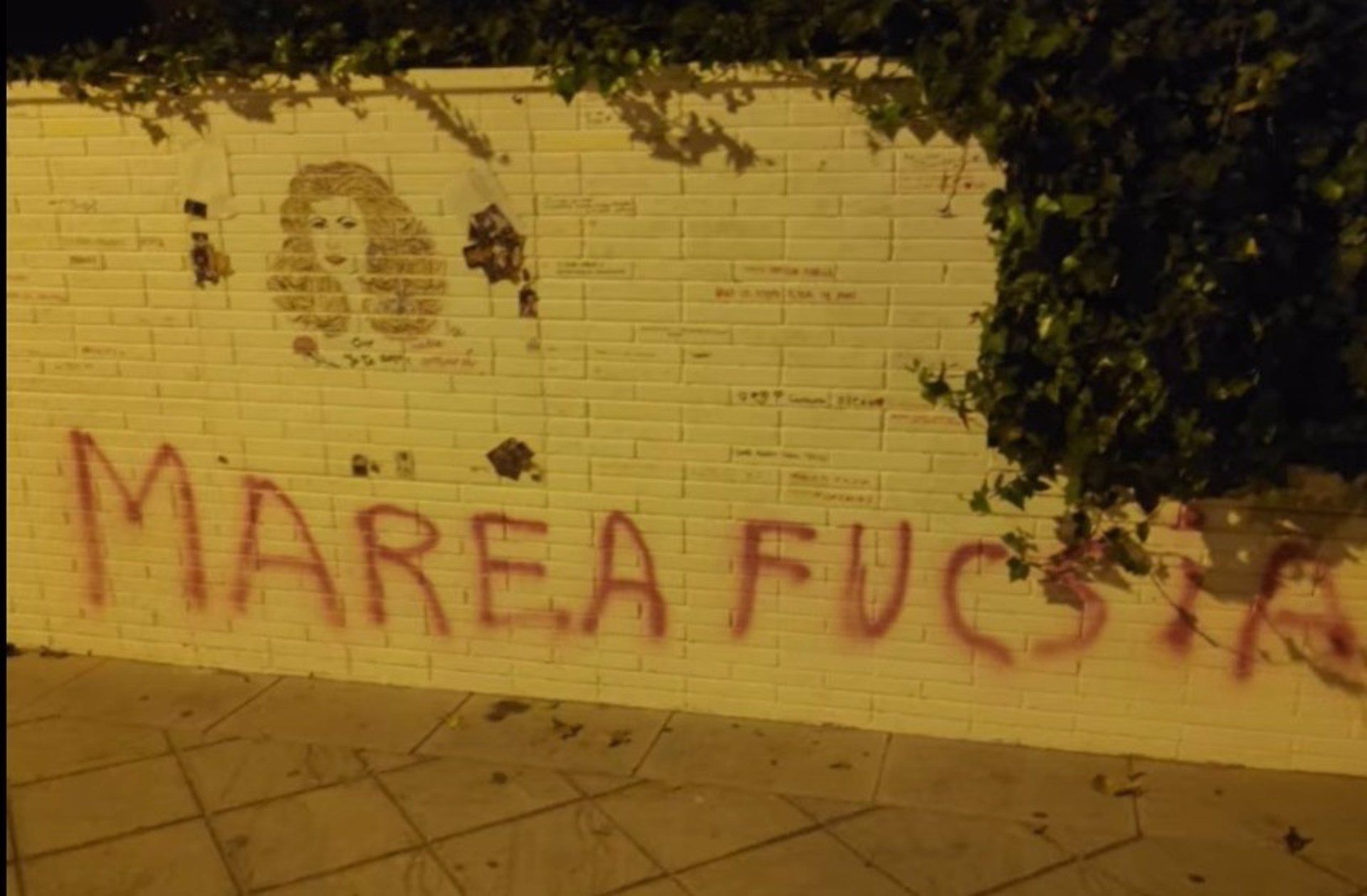 Policía Local de Chipiona investiga las pintadas realizadas en la casa de Rocío Jurado en defensa de su hija