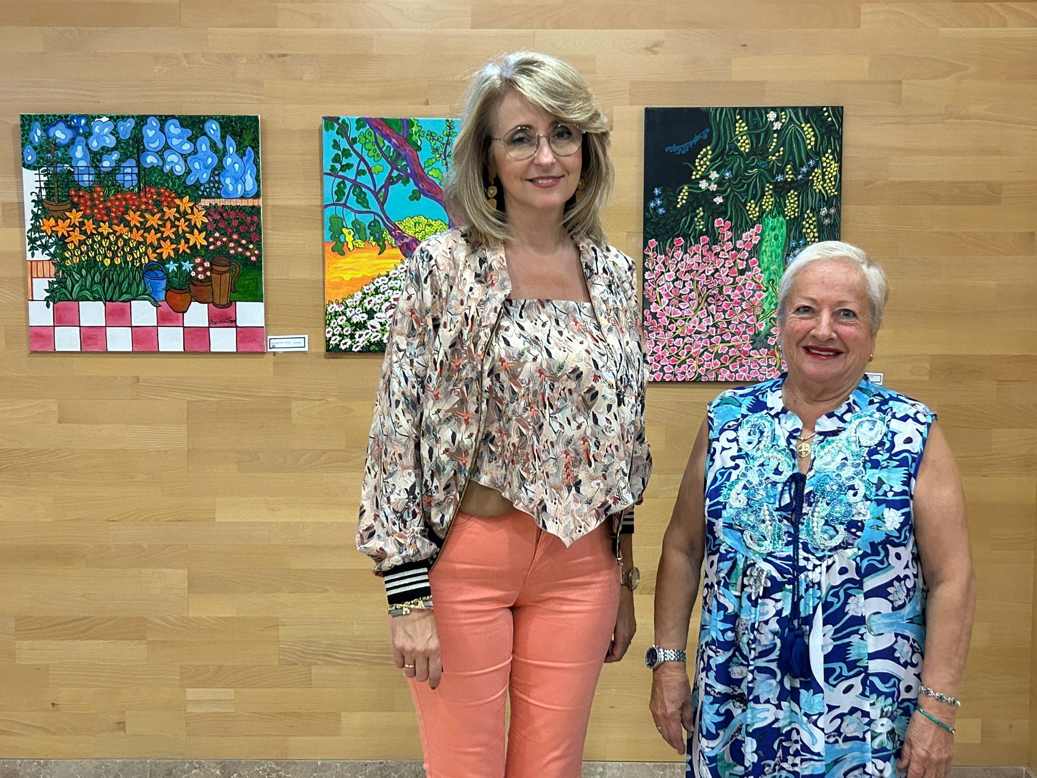 Inaugurada la exposición ‘Alegrías y Luces’ de Paqui de la Vega García.