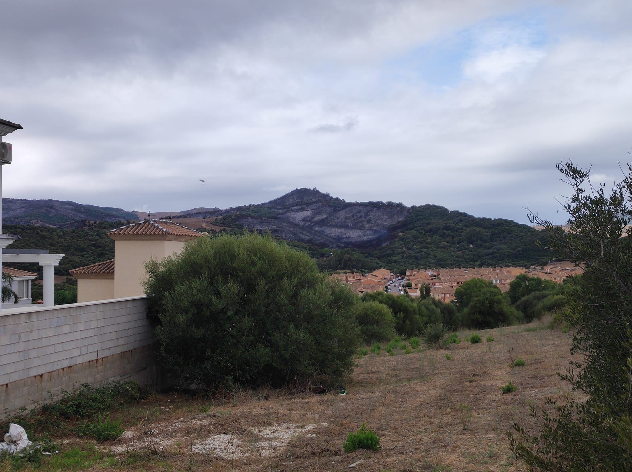 El Ayuntamiento confía en que la estabilización del incendio forestal conlleve su pronta extinción.