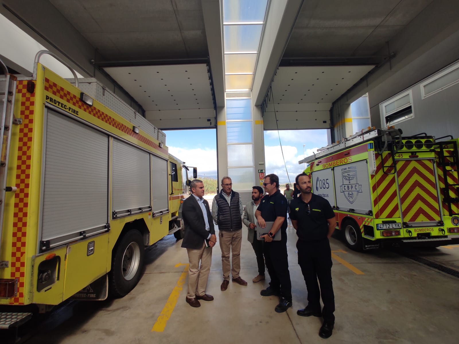 El Consorcio se compromete a reforzar la plantilla de bomberos en el municipio de Tarifa.