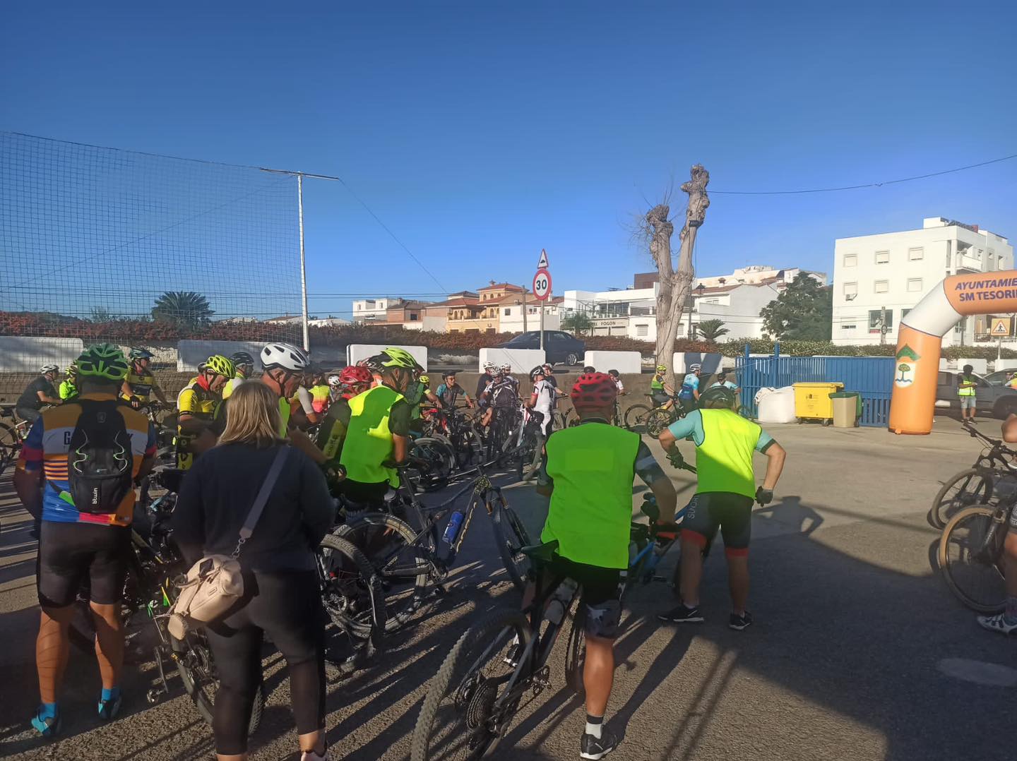 Tesorillo disfruta de una jornada de convivencia con la II Carrera cicloturista