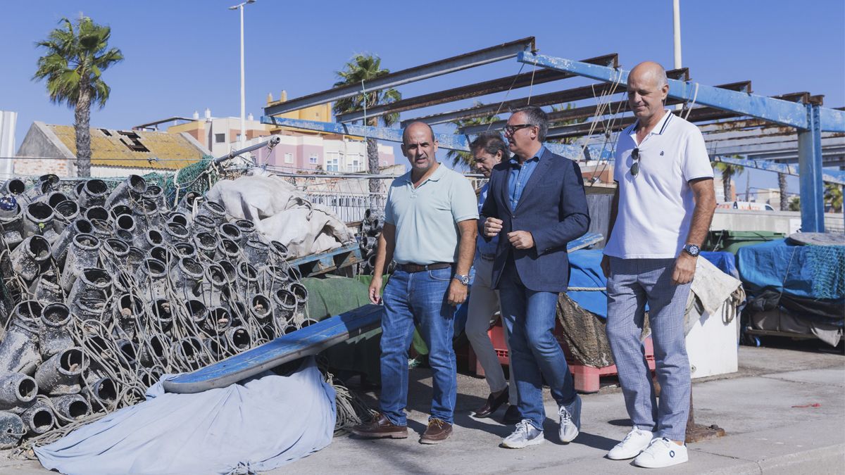 Vox señala al Gobierno por "abandonar" a los pescadores españoles ante "el acoso" de Gibraltar.