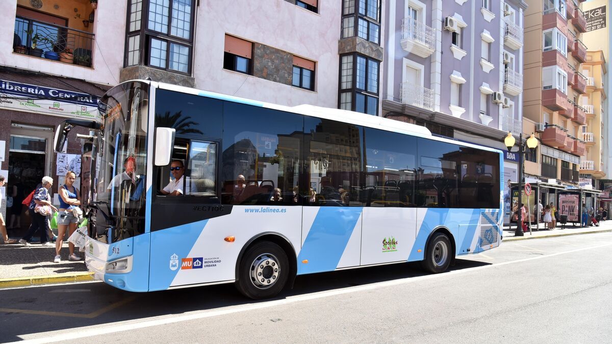 Un autobús de La Línea. Imagen de archivo. 