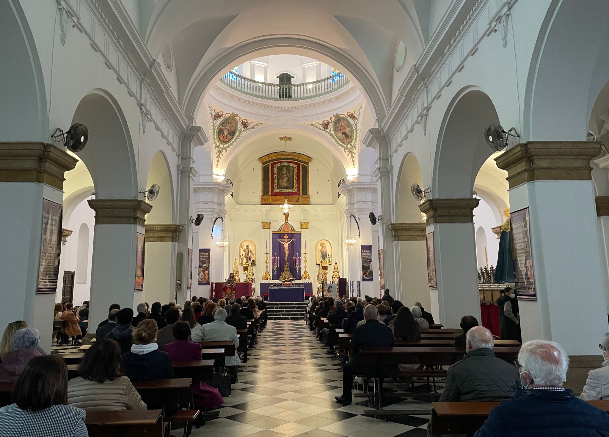 Renovación de los votos matrimoniales, este viernes junto a la Patrona de Los Barrios. Imagen de archivo de la parroquia de San Isidro Labrador.