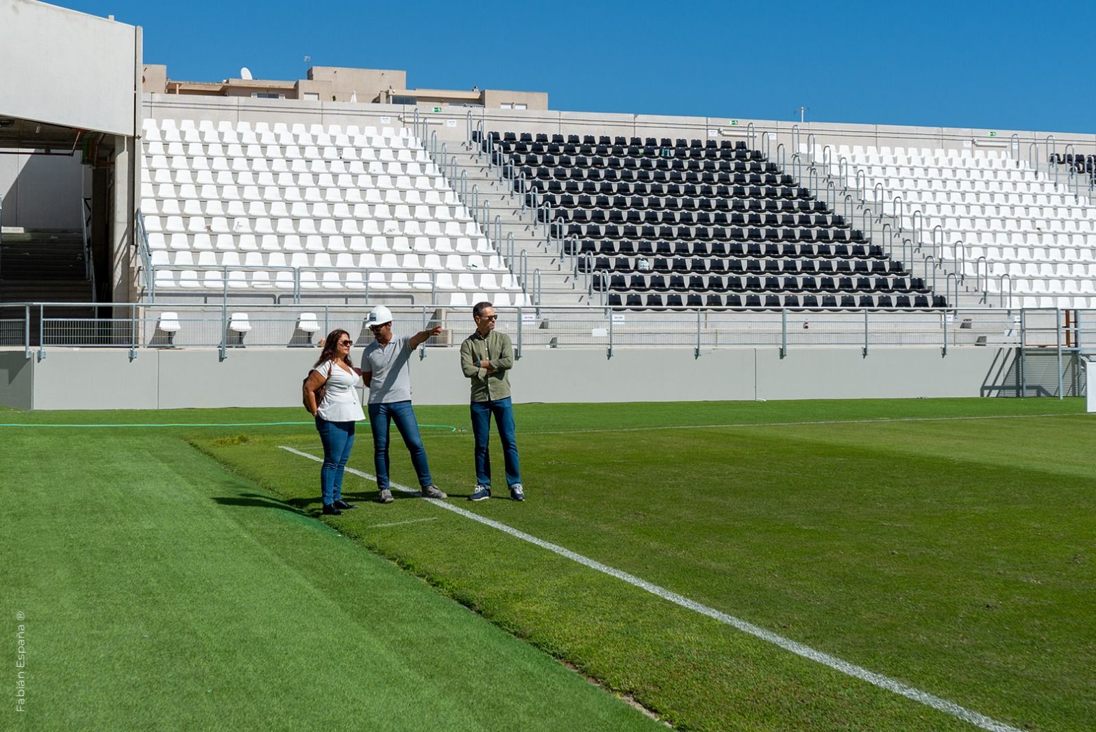 Varios concejales verifican el estado de las obras del Nuevo Estadio 'Municipal' de La Línea