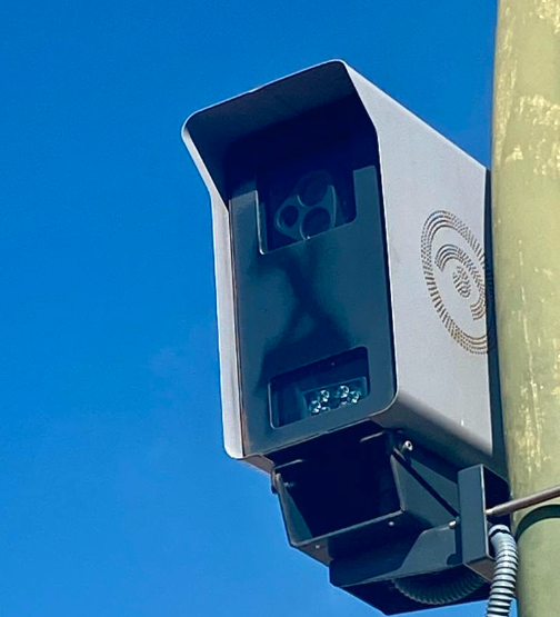 La nueva cabina de radar de la avenida Carlos Cano, objeto de actos vandálicos.